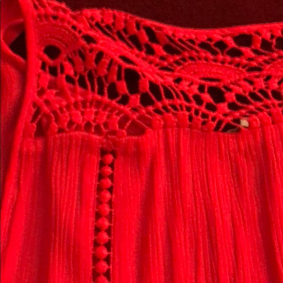 Red front panel croquet blouse. - Picture 4 of 4